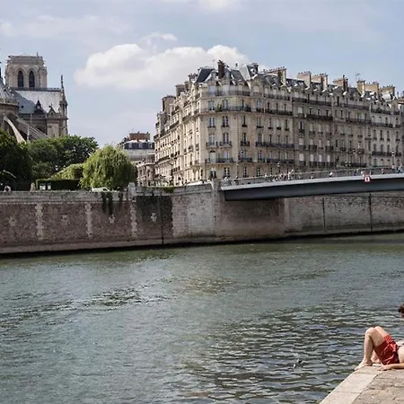 Renove En Plein Coeur De Sur L'ile Saint Louis ! Parigi