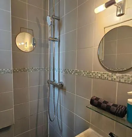 Appartamento Renove En Plein Coeur De Sur L'ile Saint Louis ! *